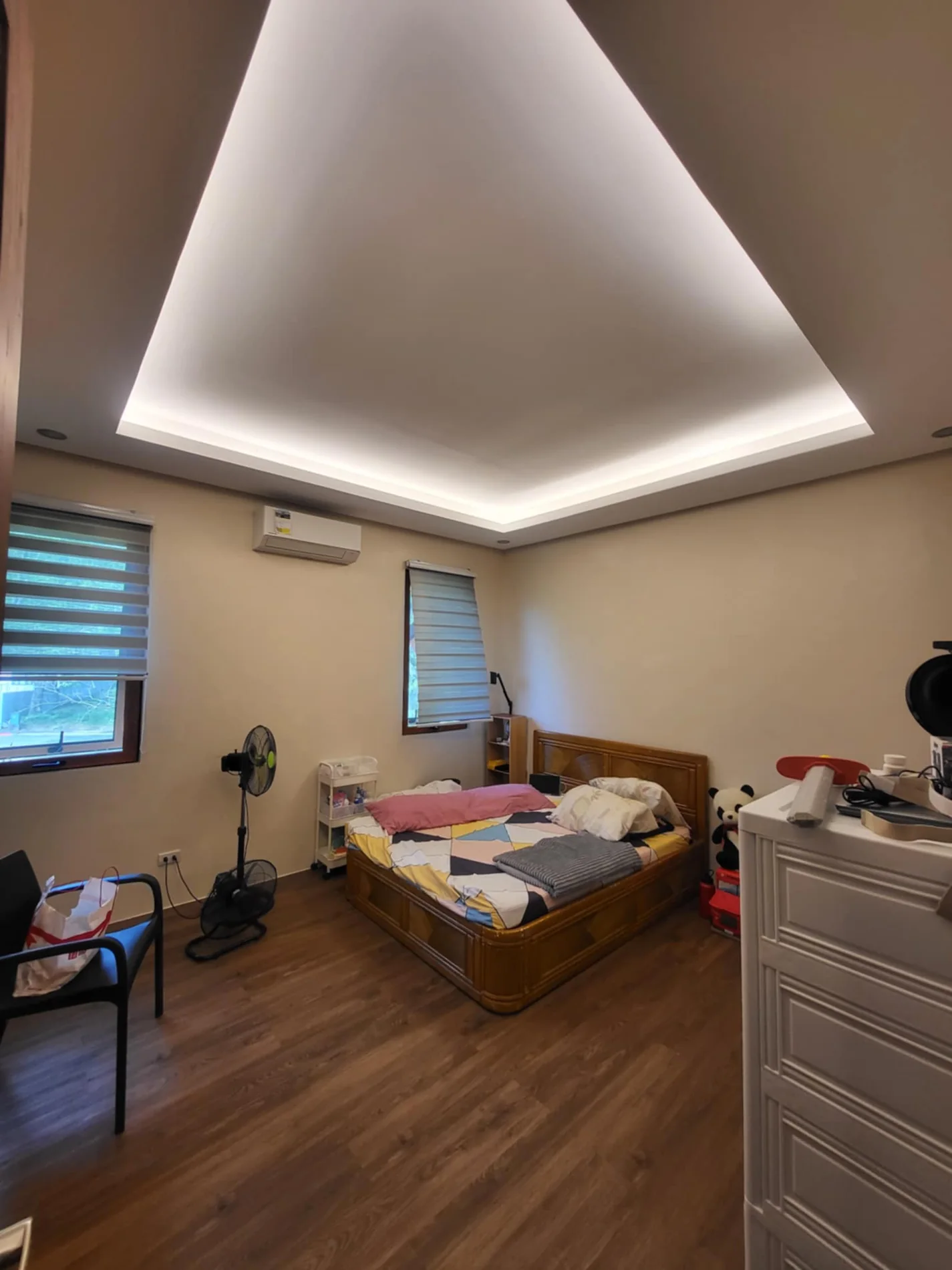 Second bedroom with cove lighting